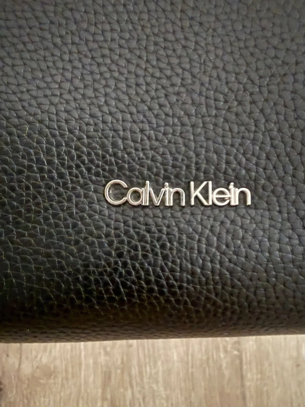 Calvin Klein Women’s Black pebbled Faux Leather Purse NWOT - Picture 3 of 15